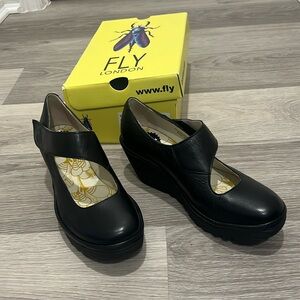 NWOT Fly London Mary Jane’s size 39 Black